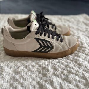 Cariuma Beige Sneakers with Black and Brown Accents. Size 10.5M